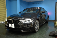 BMW 5シリーズ 530i Mｽﾎﾟｰﾂ G30型 型式変更後ﾓﾃﾞﾙ全面液晶ﾒｰﾀｰﾊﾟﾈﾙ   高出力 ｻﾝﾙｰﾌ ﾊｲﾗｲﾝP 全席ﾋｰﾀｰｱｲﾎﾞﾘｰ革 LEDﾍｯﾄﾞﾗｲﾄ 追従ACC HUD ﾊｰﾏﾝｶｰﾄﾞﾝ 車線変更&逸脱警告 衝突軽減B ﾀｯﾁﾊﾟﾈﾙ対応iﾄﾞﾗｲﾌﾞHDDﾅﾋﾞﾌﾙｾｸﾞ 3Dﾋﾞｭｰ Bｶﾒﾗ 電動ﾄﾗﾝｸ 2年保証